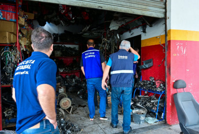Agentes da Operação Desmonte interditam dois ferros-velhos em Volta Redonda
