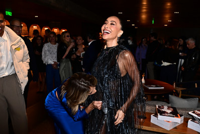 Grávida, Sabrina Sato recebe o carinho de Ticiane Pinheiro