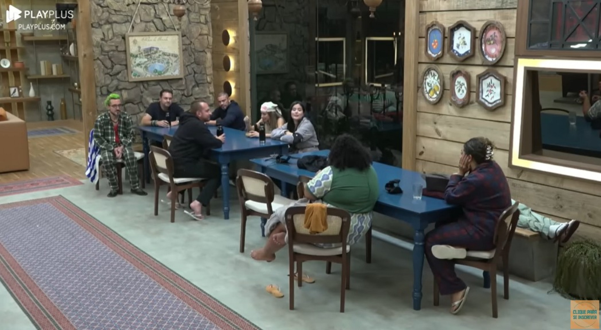 Peões após aviso de punição da produção - Reprodução PlayPlus