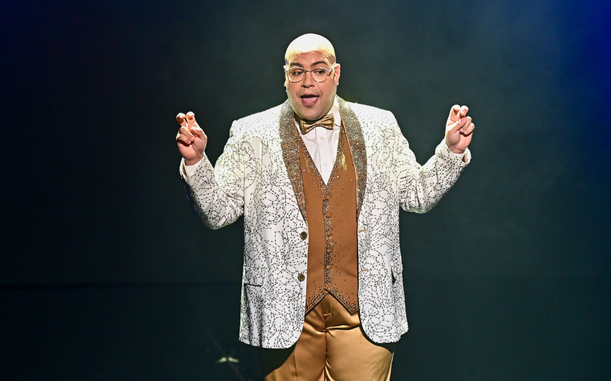 Tiago Abravanel apresenta 11ª edição do Prêmio Bibi Ferreira