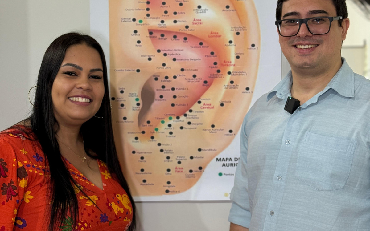 Raquel Constantino Silva Sentineli, coordenadora de Fisioterapia, e dr. Victor Côrtes