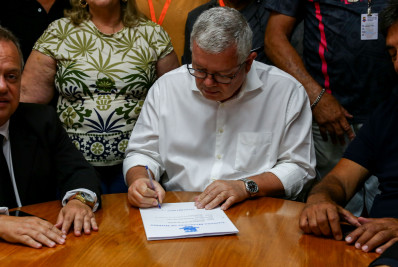 Axel Grael sanciona Lei que institui Gratificação Permanente de Transição de Regimes