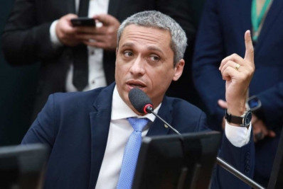 Ao STF, Gustavo Gayer nega intenção de constranger Gleisi com fala sobre 'trisal'