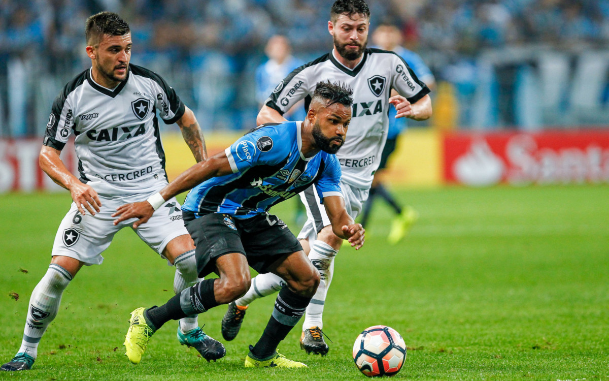 Lance do jogo entre Grêmio e Botafogo na Libertadores de 2017