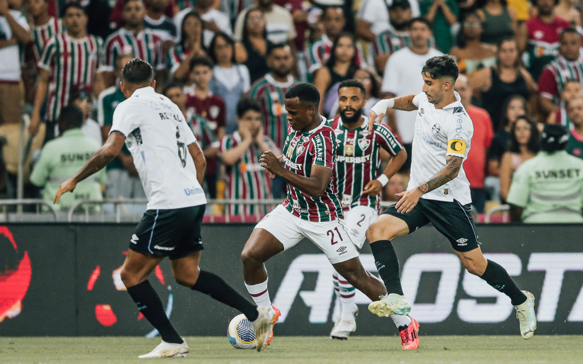 Rio de Janeiro, Brasil - 01/11/2024 - Maracanã -   
Fluminense enfrenta o Grêmio esta noite no Maracanã pela 32ª rodada do Campeonato Brasileiro 2024.
FOTO: LUCAS MERÇON / FLUMINENSE F.C.
.
IMPORTANTE: Imagem destinada a uso institucional e divulgação, seu
uso comercial está vetado incondicionalmente por seu autor e o
Fluminense Football Club.É obrigatório mencionar o nome do autor ou
usar a imagem.
.
IMPORTANT: Image intended for institutional use and distribution.
Commercial use is prohibited unconditionally by its author and
Fluminense Football Club. It is mandatory to mention the name of the
author or use the image.
.
IMPORTANTE: Imágen para uso solamente institucional y distribuición. El
uso comercial es prohibido por su autor y por el Fluminense FootballClub. 
És mandatório mencionar el nombre del autor ao usar el imágen.
