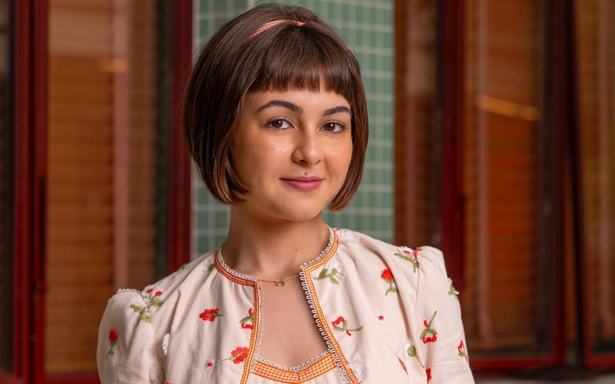  Klara Castanho caracterizada da personagem Eugênia, em 'Garota do Momento'
