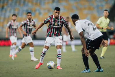 Kauã Elias se revolta com arbitragem em empate do Fluminense: 'Sempre contra a gente'