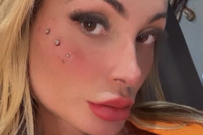 Andressa Urach coloca piercings no rosto: 'Amei muito'