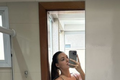 Beatriz Reis exibe boa forma em clique de biquíni