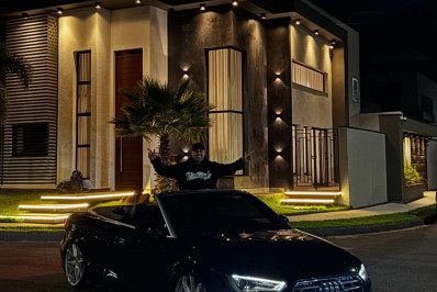 Influenciador preso com armas em São Gonçalo vai responder em liberdade