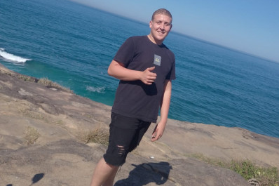 Jovem de 18 anos vai ao encontro de amigo no Recreio e desaparece no Pontal