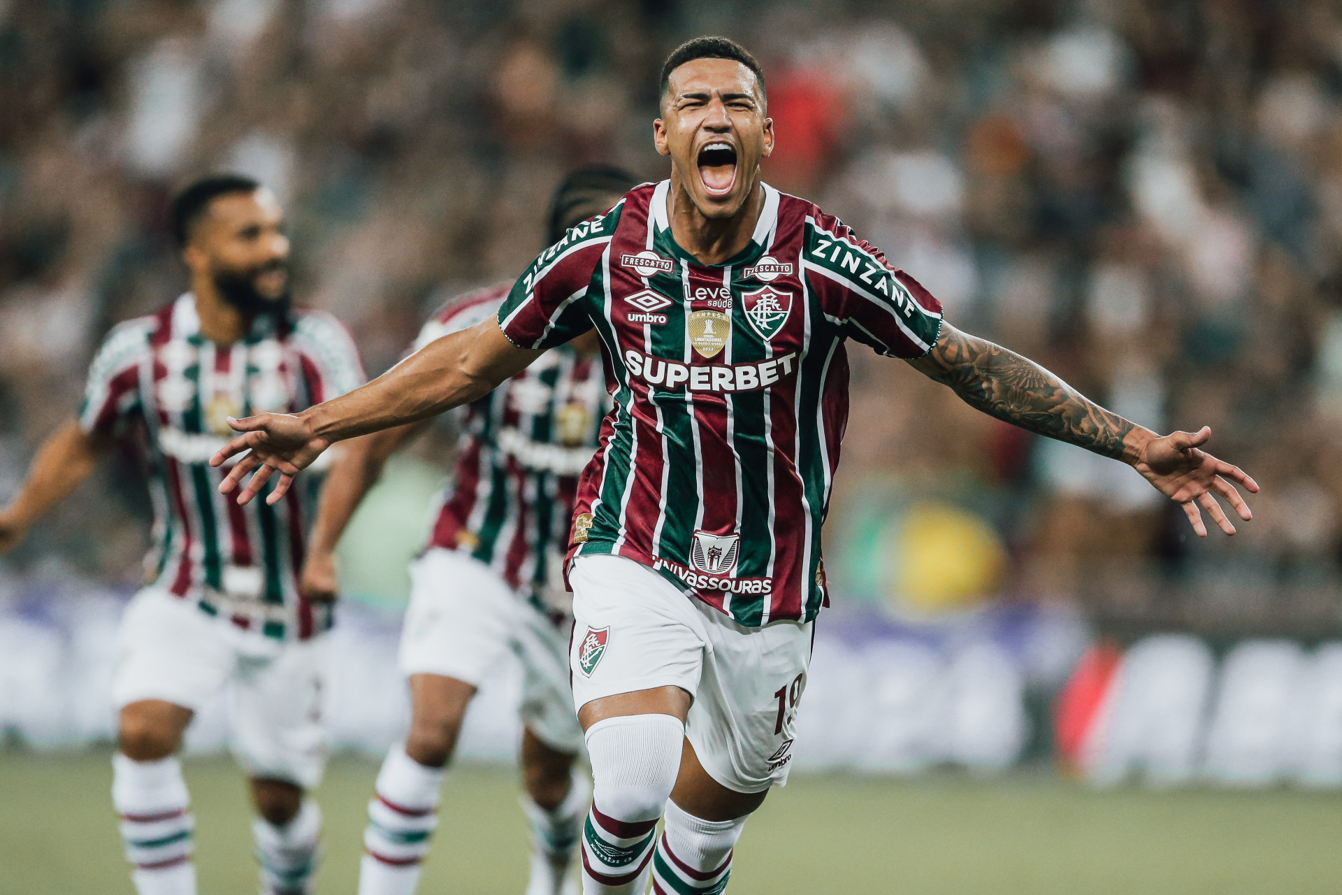 Comemora&ccedil;&atilde;o de Kua&atilde; Elias em seu gol no empate do Fluminense com o Gr&ecirc;mio - Lucas Mer&ccedil;on/Fluminense