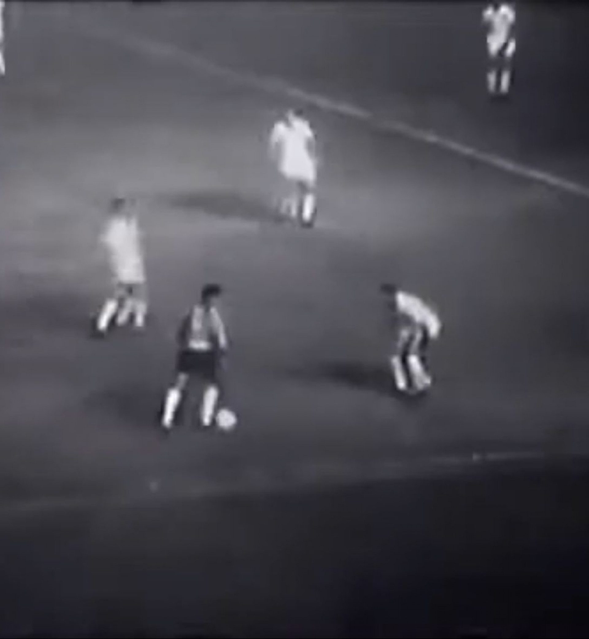 Botafogo enfrenta o Santos na Libertadores de 1963 - Reprodução/Canal 100