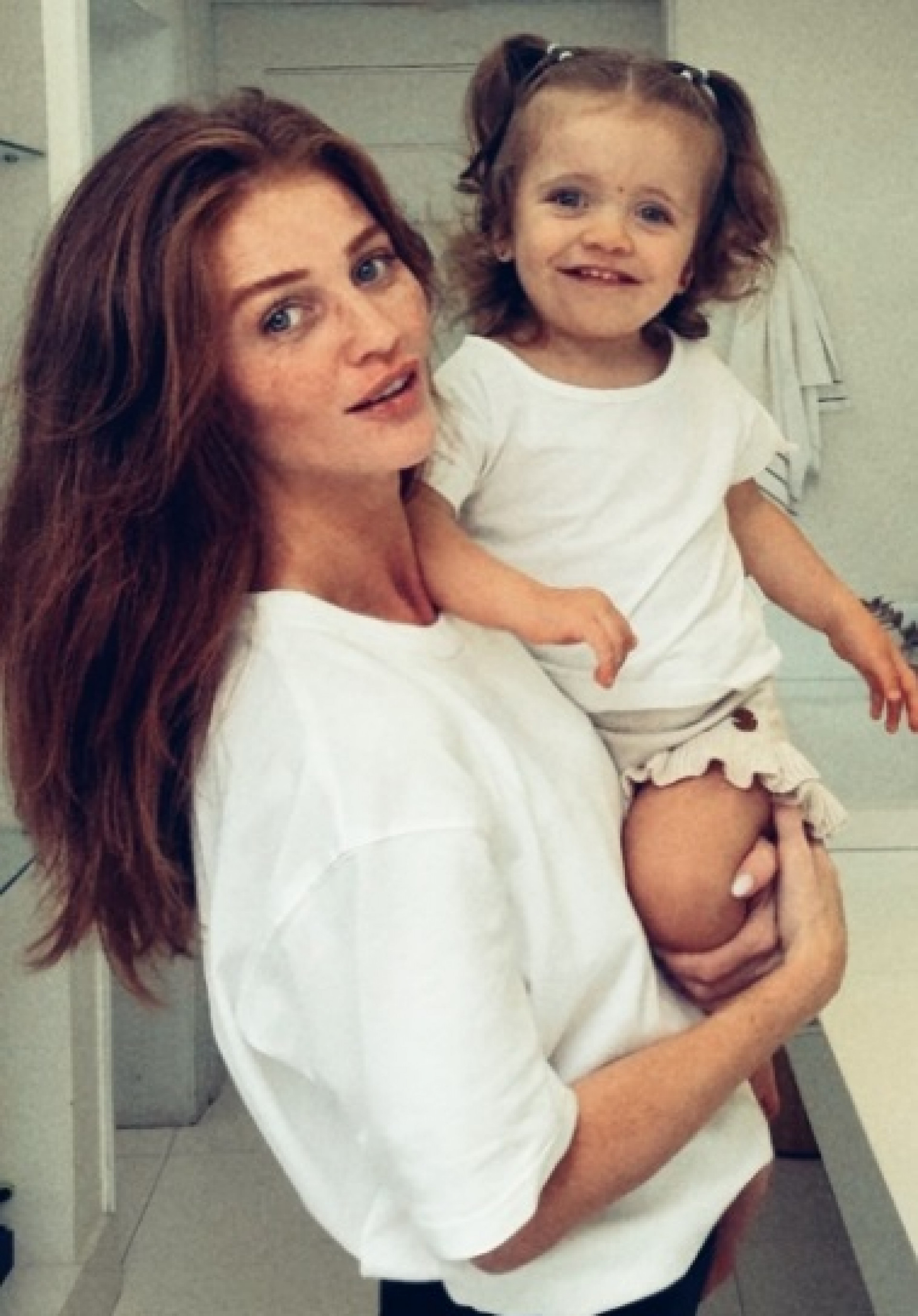 Cintia Dicker e a filha Aurora - Reprodução/Instagram