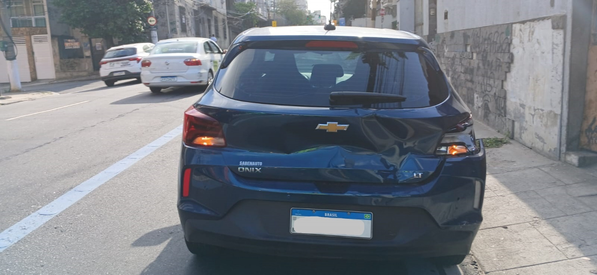 Carro envolvido no acidente na Marechal Rondon ficou com a traseira afundada - Divulgação / Centro de Operações