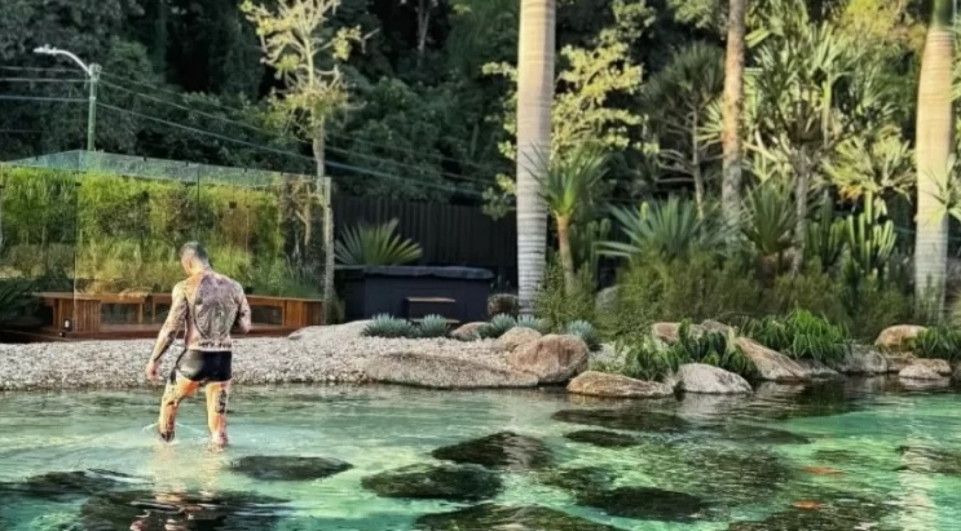 Felipe Titto em sua antiga mansão - Reprodução/Instagram