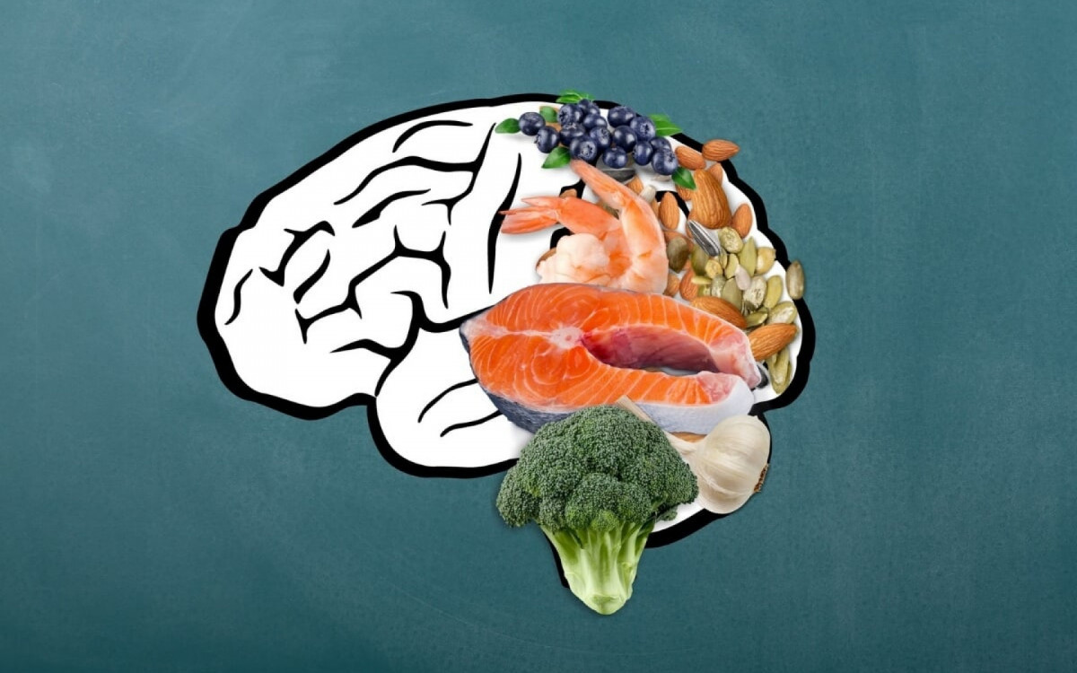 Uma alimenta&ccedil;&atilde;o equilibrada melhora a mem&oacute;ria e a disposi&ccedil;&atilde;o, favorecendo os estudos (Imagem: Billion Photos | Shutterstock)
