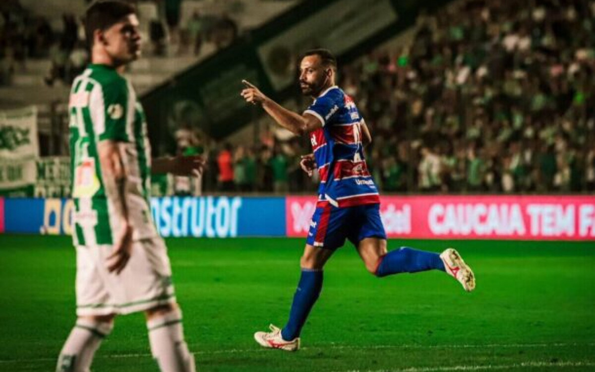 Fortaleza atropela Juventude fora de casa e mant&eacute;m sonho do t&iacute;tulo do Brasileir&atilde;o