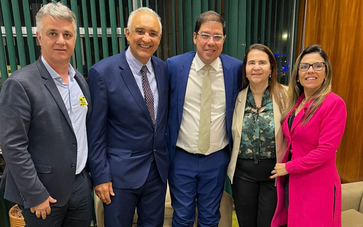 Carlos Augusto Baltazar em reunião com autoridades federais para garantir apoio e recursos para Rio das Ostras.