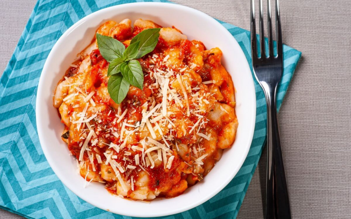 Nhoque ao molho de tomate (Imagem: flanovais | Shutterstock)
