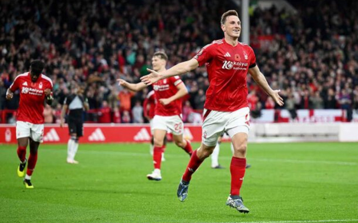 NOTTINGHAM, ENGLAND - NOVEMBER 02: Chris Wood of Nottingham Forest celebrates scoring his team's first goal during the Premier League match between Nottingham Forest FC and West Ham United FC at City Ground on November 02, 2024 in Nottingham, England. (Photo by Michael Regan/Getty Images)