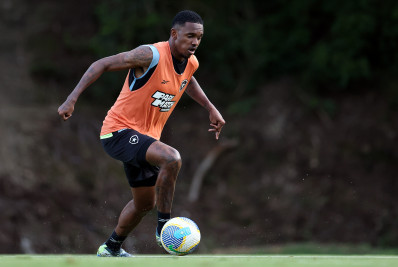 Com retorno de Jeffinho, veja os relacionados do Botafogo para o clássico