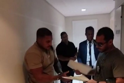 Casal que comandava tráfico em Cabo Frio é preso em imóvel de luxo na Barra