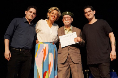 Exposição fotográfica sobre Segunda Guerra no Teatro Municipal