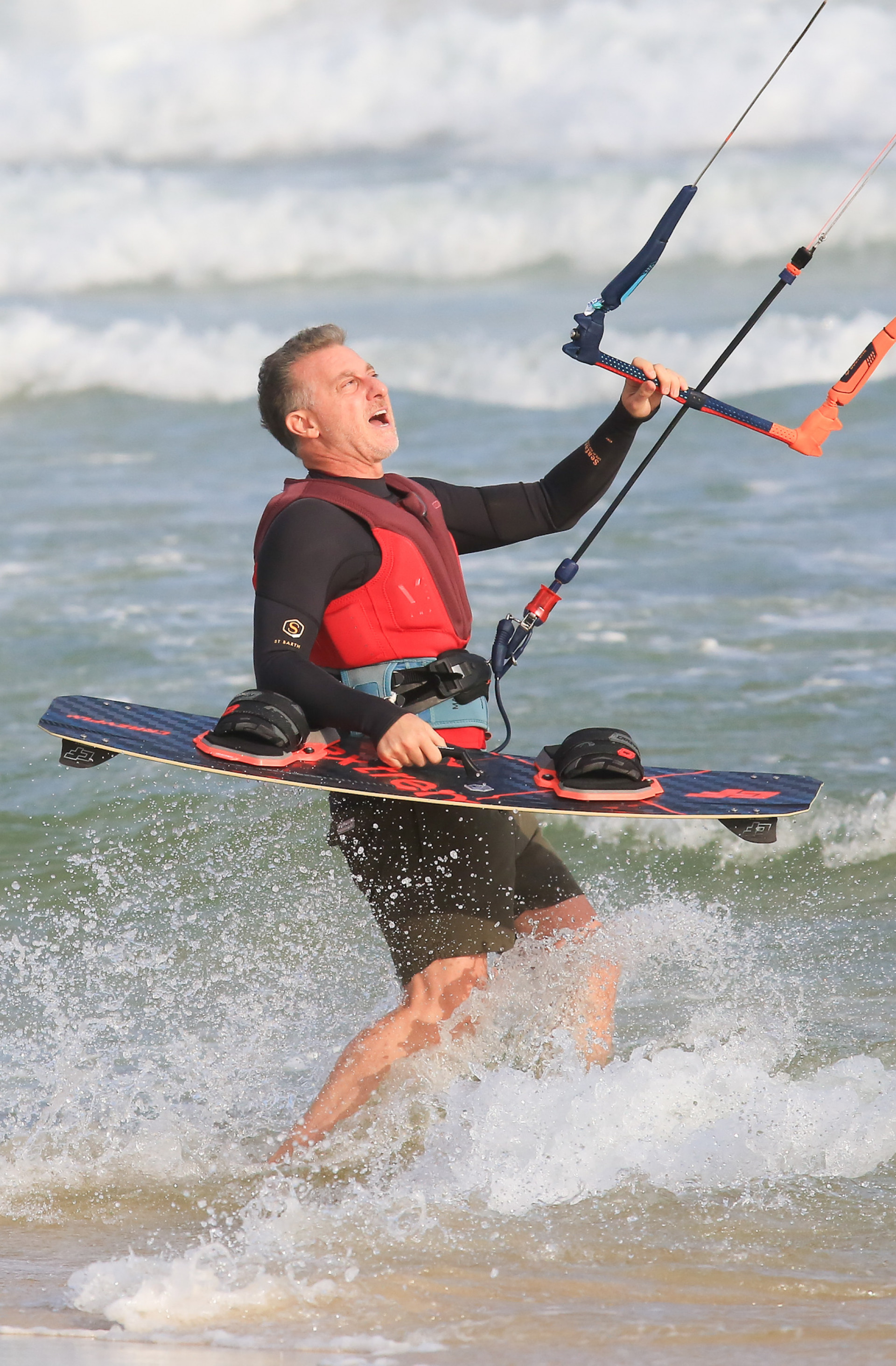  Luciano Huck pratica Kitesurf na praia da Barra da Tijuca Rio de Janeiro  - Fabrício Pioyani Agnews
