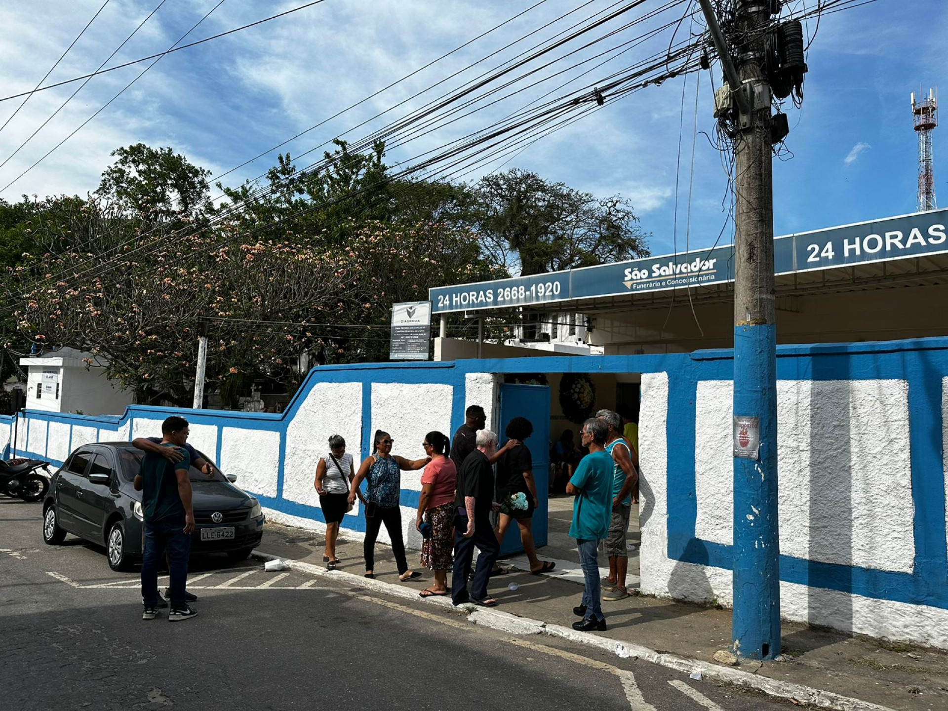 Corpo de Carlos Eduardo de Moura é sepultado no Cemitério Municipal de Japeri - Manuela Carvalho/Agência O Dia