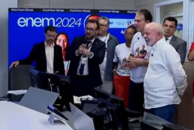 Lula visita sala de monitoramento do Enem