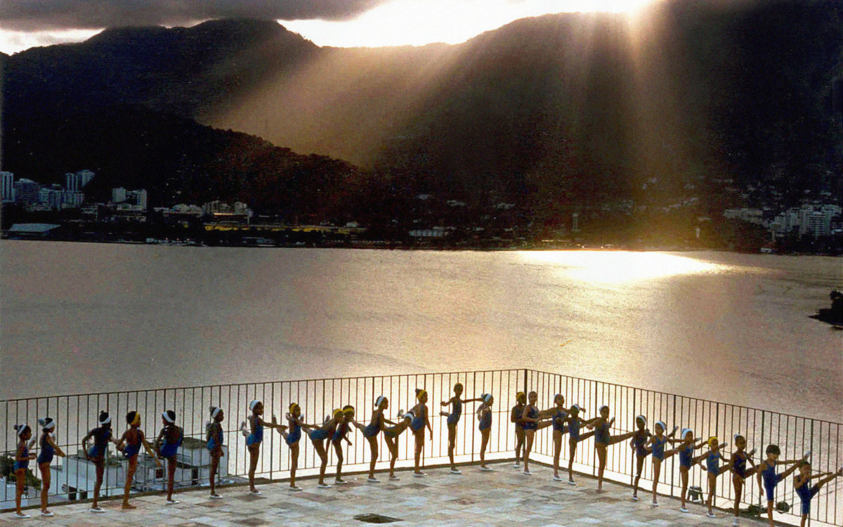 \'Balé na Favela\', as bailarinas do Cantagalo. Ano: 1996
