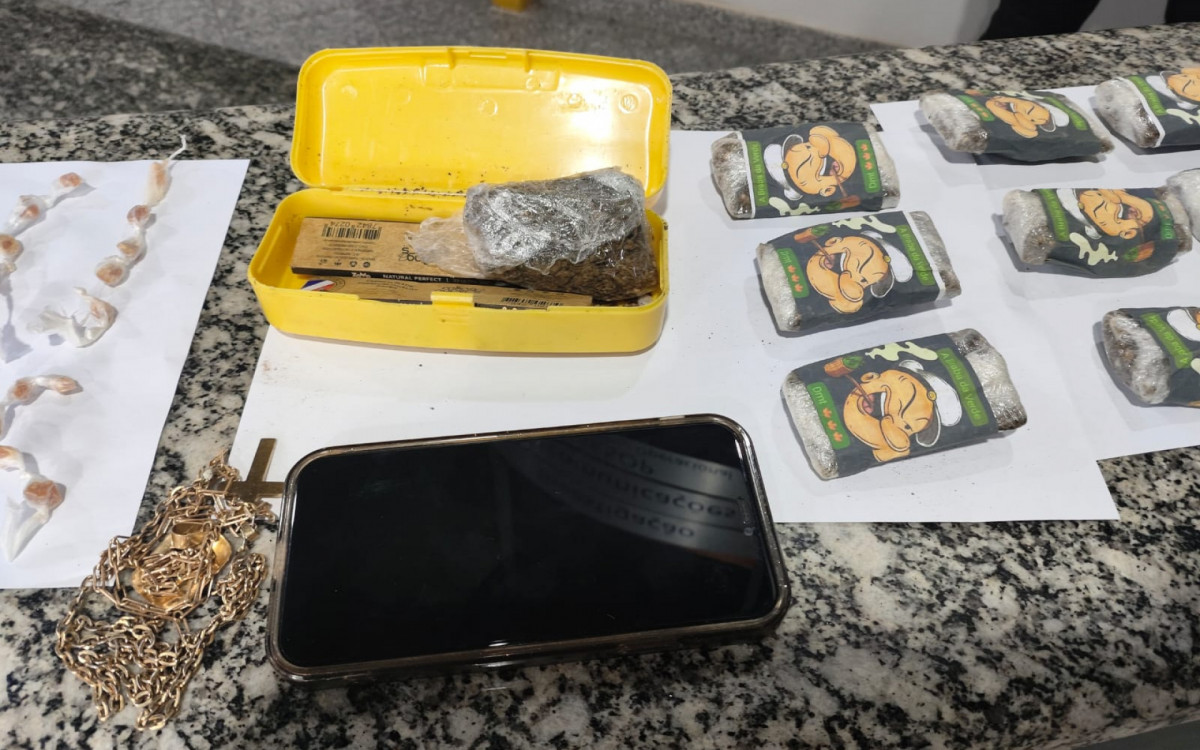 Famoso personagem das histórias em quadrinhos, o marinheiro Popeye, estampa as embalagens de drogas