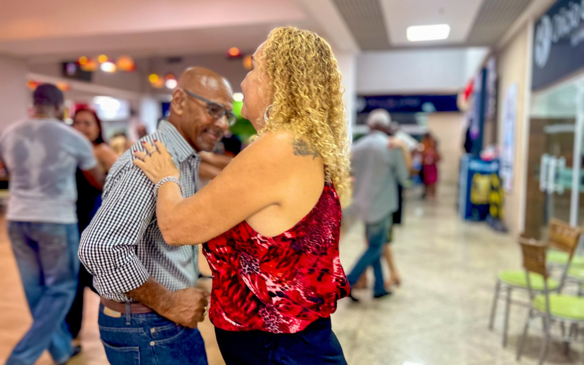 O que não faltou foi animação dos casais, que aproveitaram bem o som da banda Aeroporto