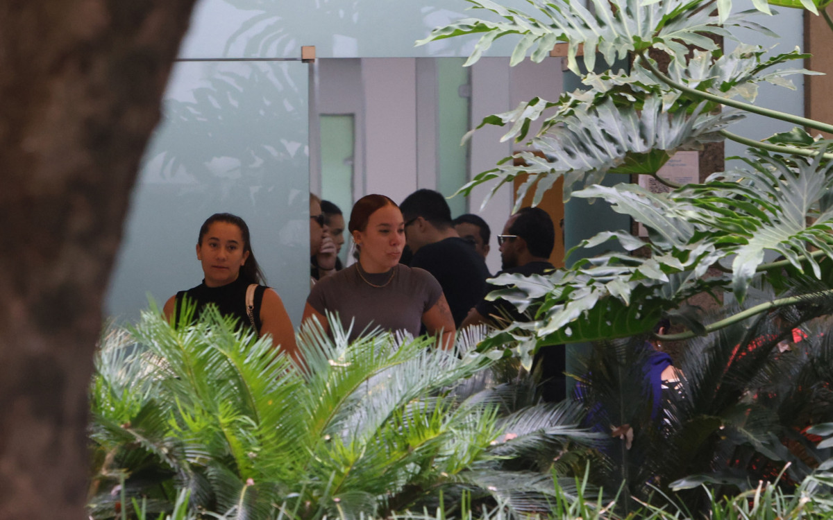 Velório do instrutor de parapente José de Alencar Lima Junior, que morreu ao saltar da Pedra Bonita, nesta segunda-feira (04).