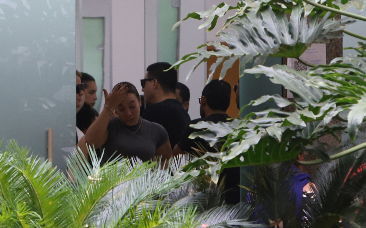 Velório do instrutor de parapente José de Alencar Lima Junior, que morreu ao saltar da Pedra Bonita, nesta segunda-feira (04).