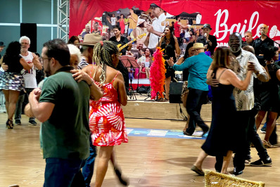 Belford Roxo realiza mais um baile do Projeto Dança em Movimento