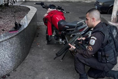 PM prende dupla com motocicleta e celular roubados em Belford Roxo
