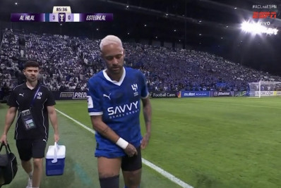 Neymar entra e se lesiona durante vitória do Al-Hilal na Liga dos Campeões da Ásia