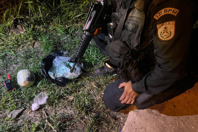 Operação em Rio das Ostras apreende mais de 1kg de entorpecentes abandonados em terreno