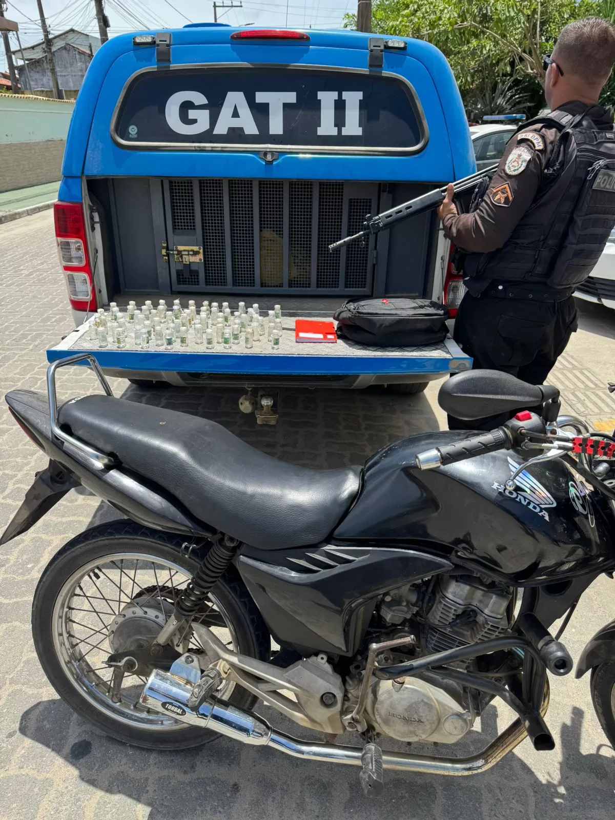 Operação da PM apreende veículo e drogas no distrito de São Vicente