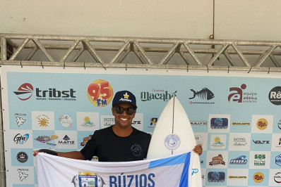 Surfista buziano Hugo Netto conquista o título de campeão Cabofriense de Surf 2024
