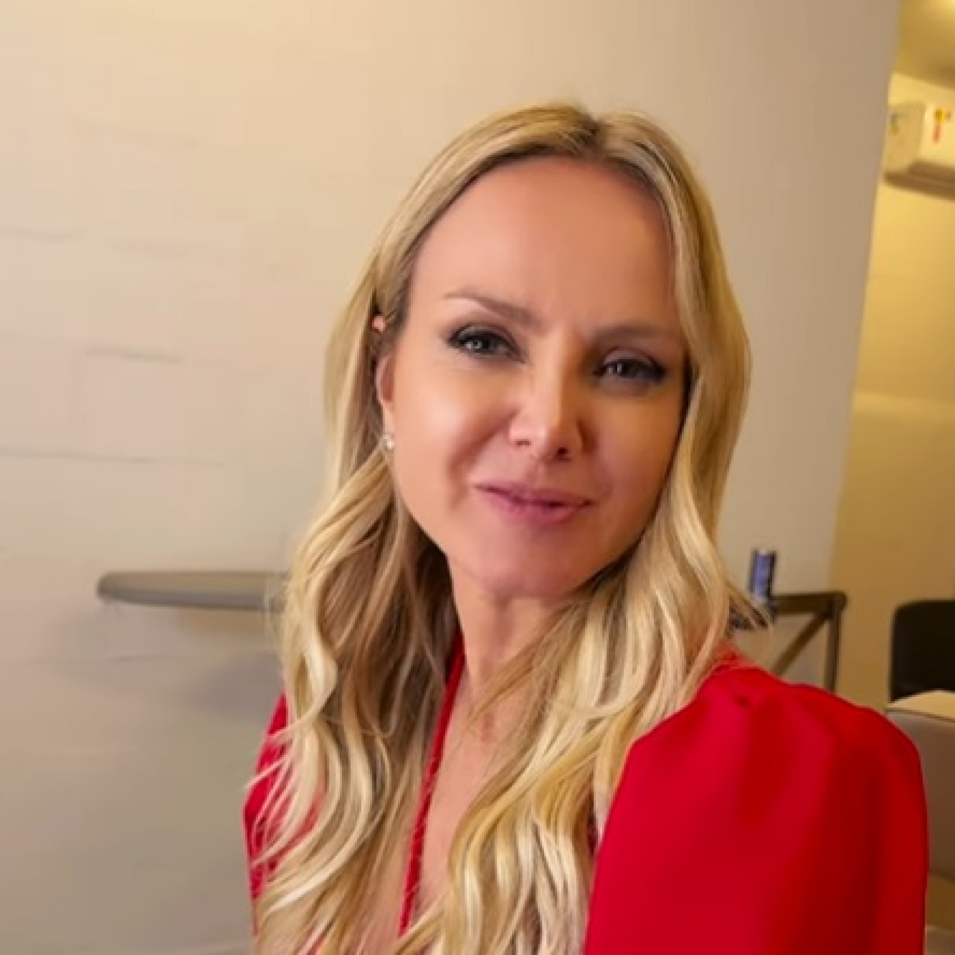 Eliana exibe encontro com equipe do 'The Masked Singer Brasil' - Reprodução do Instagram