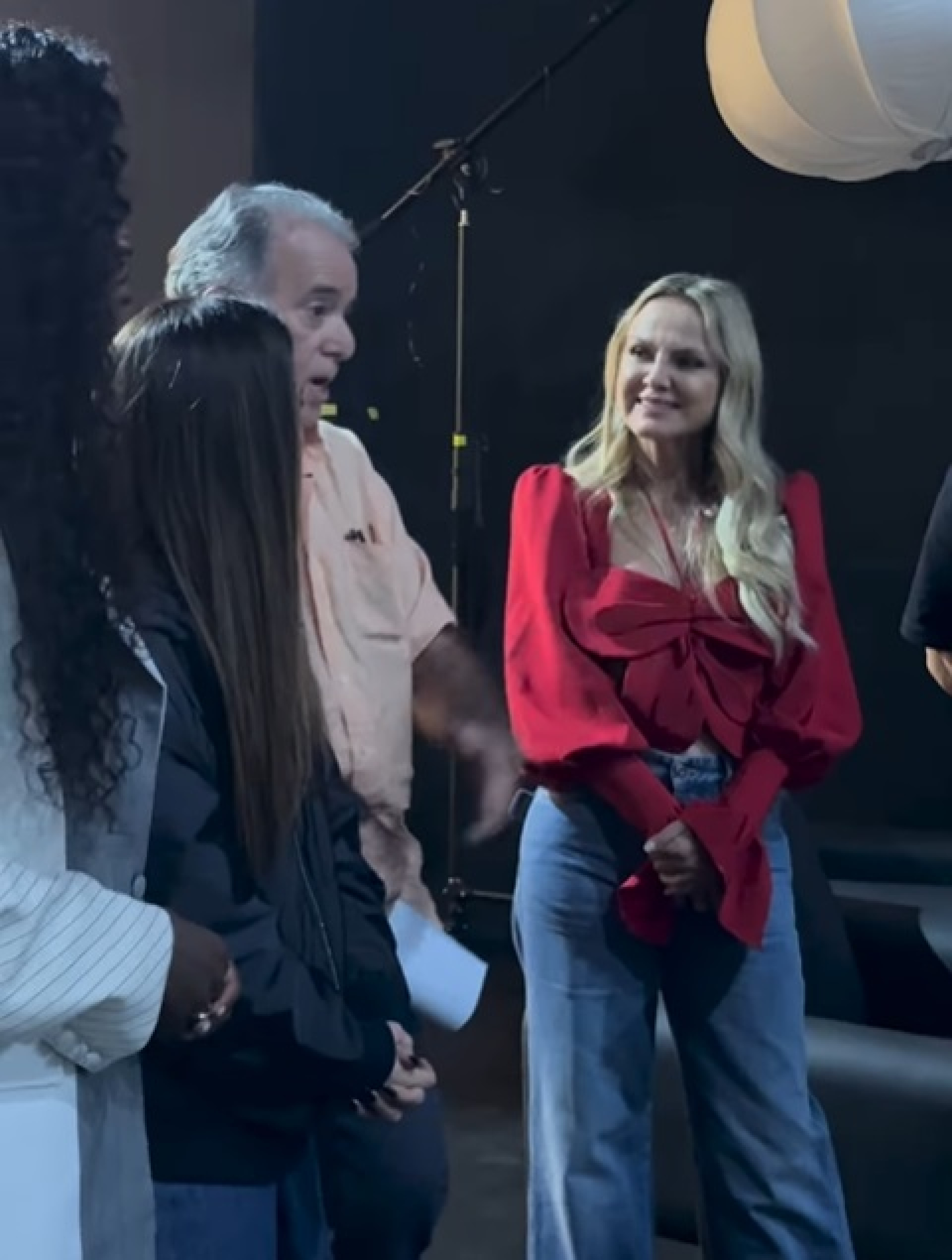 Eliana exibe encontro com equipe do 'The Masked Singer Brasil' - Reprodução do Instagram