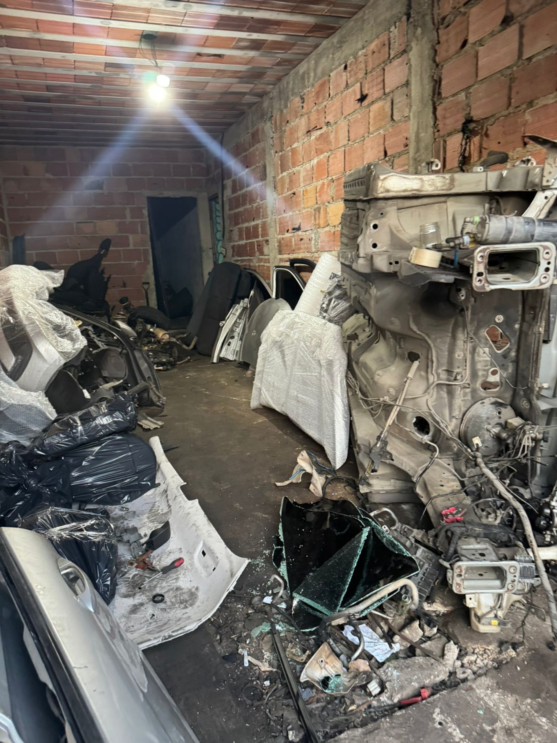 Milícia do Zinho utilizava o local para desmanchar veículos roubados