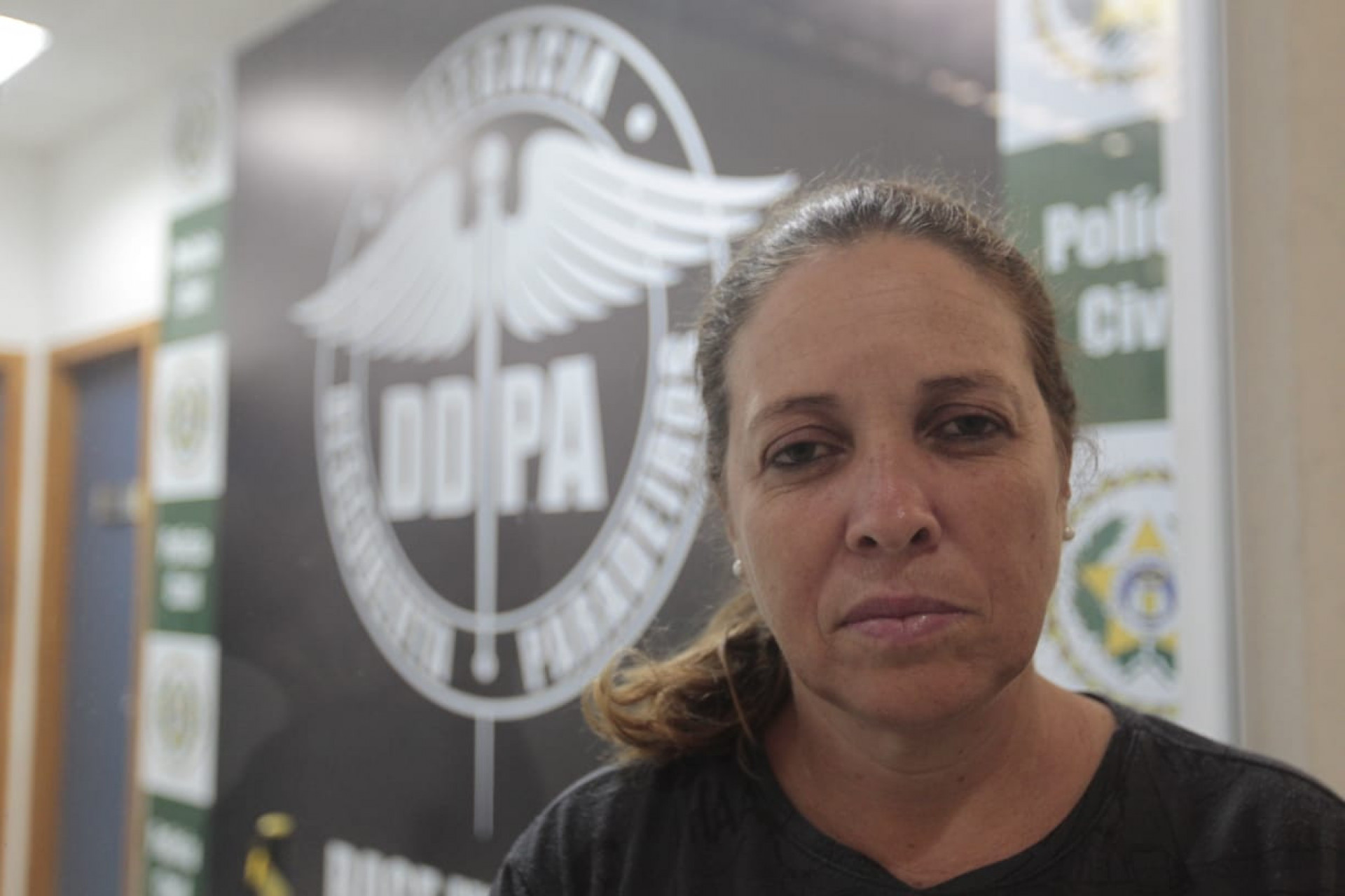 ''Ninguém some assim', desabafa mãe de Vitor Hugo Coelho Monteiro na Delegacia de Descoberta de Paradeiros - Reginaldo Pimenta/Agência O Dia