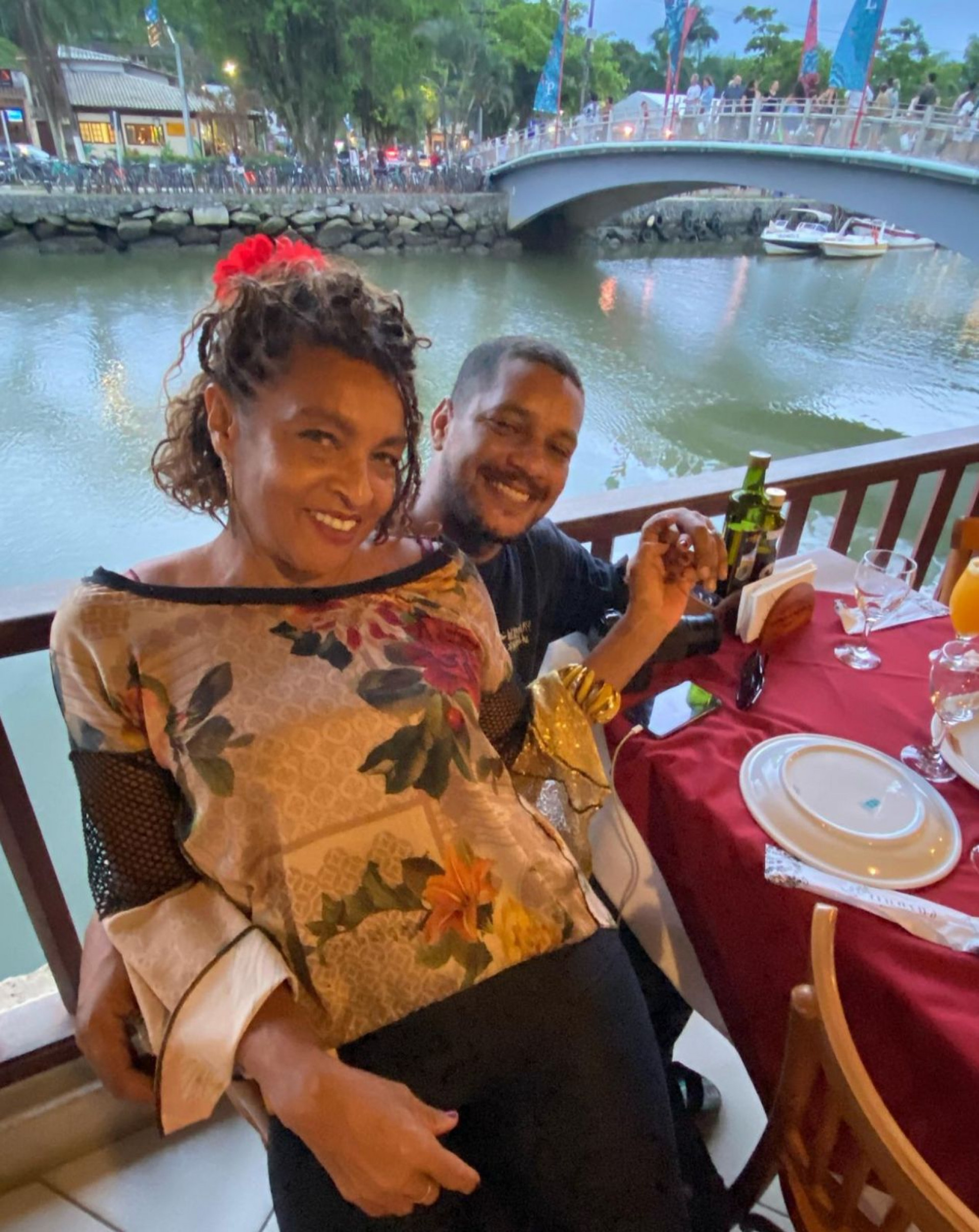 Elisa Lucinda e Jonathan Estrella - Reprodução Instagram