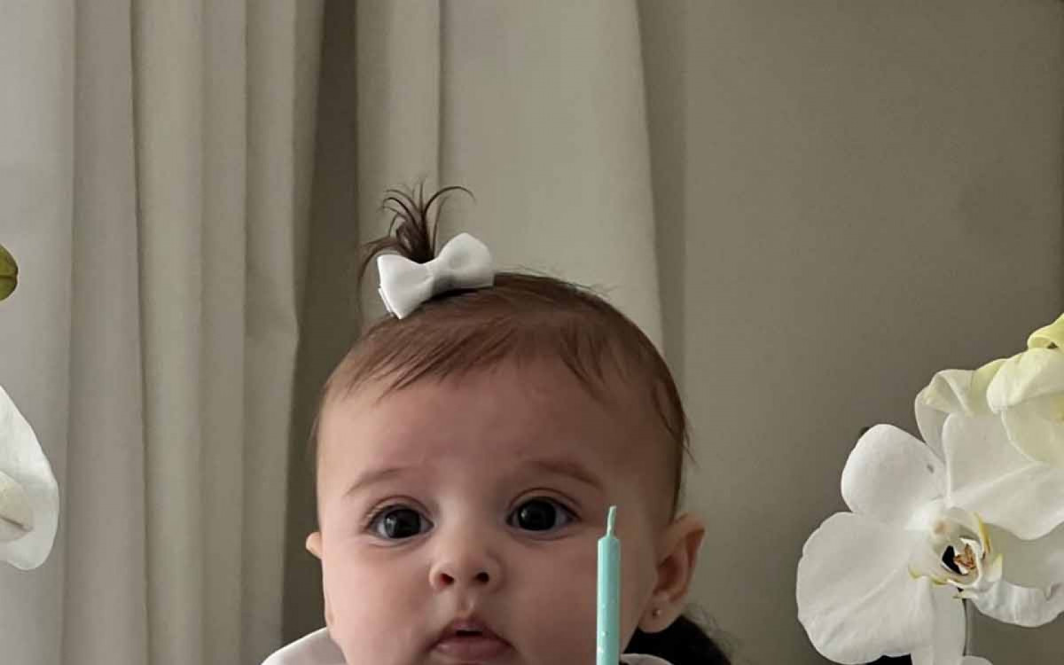 Ca&ccedil;ula de Neymar, Helena faz quatro meses; m&atilde;e exibe fotos