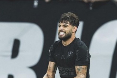 ‘Quase quebrei o pé’, diz atacante do Corinthians que chutou cabeça de porco no gramado