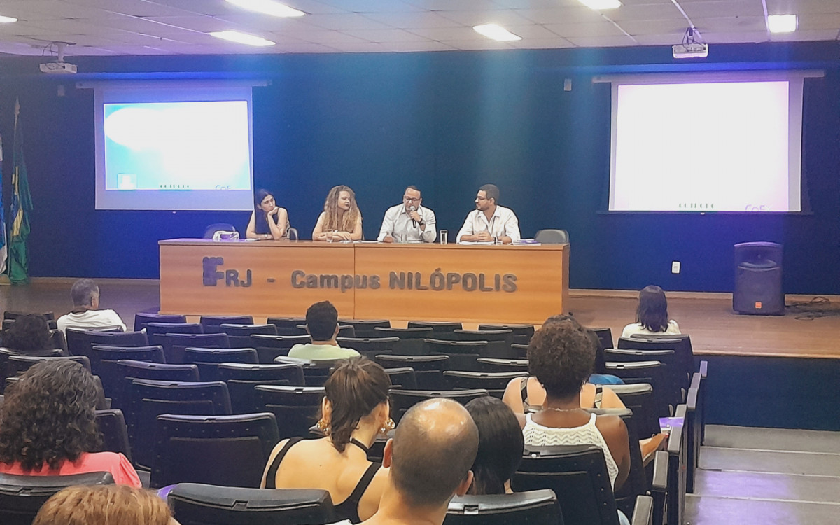 Marta Máximo, professora do CEFET Nova Iguaçu; Beatriz Menezes ex-aluna do IFRJ Nilópolis; Luiz Carlson, servidor técnico administrativo; Victor Magalhães, Diretor de Ensino Médio do Campus Nilópolis